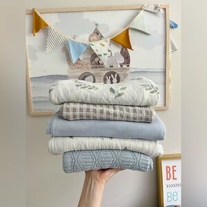 • lot of swaddles •